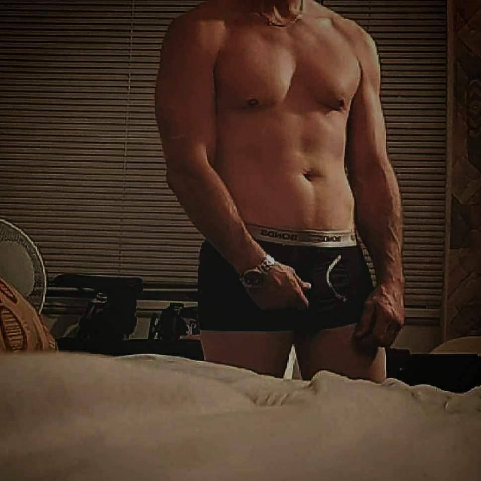 Man's seeks female fir a night of naughty fun teasing and pleasing each other and partying together